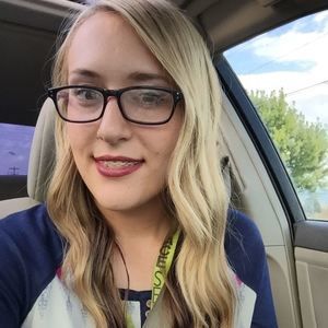 Meet your Posher, Becca